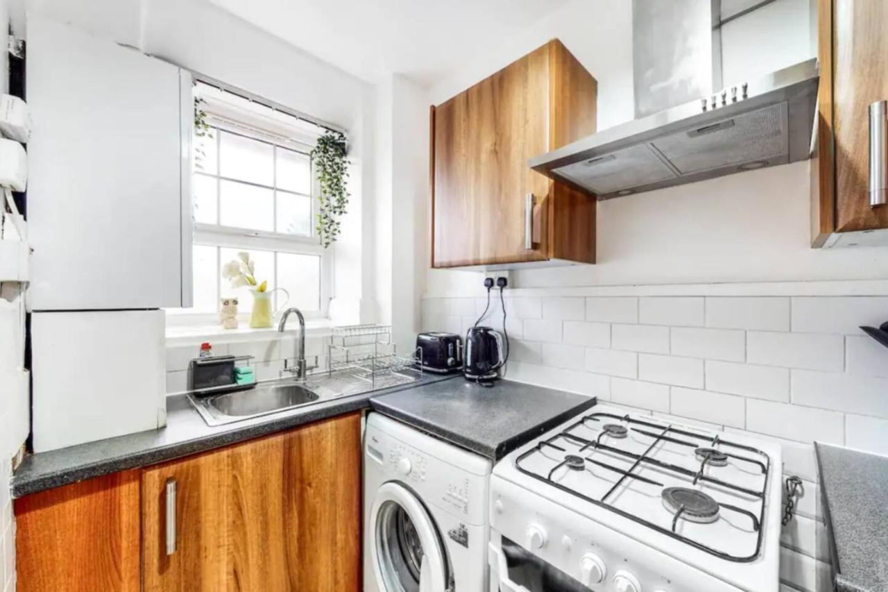 Central & Cosy 2bd Flat Near Canary Wharf Apartment London