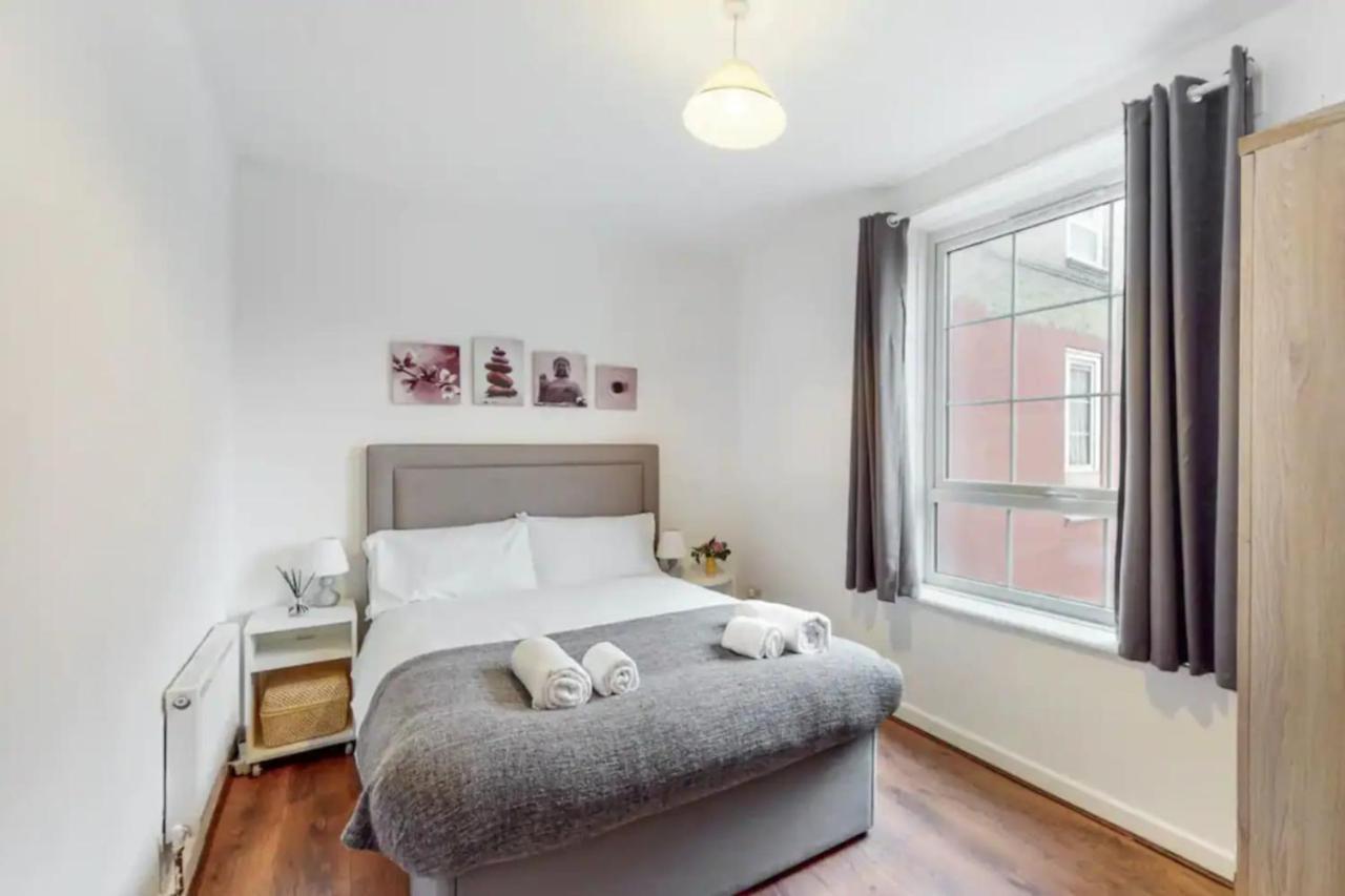 Central & Cosy 2bd Flat Near Canary Wharf Apartment London