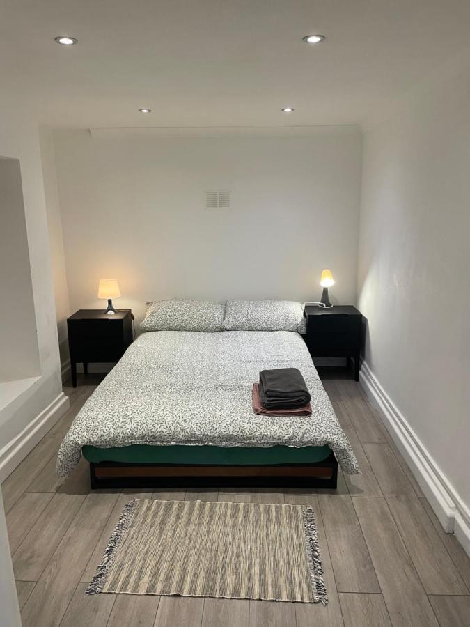 Plough Way Flat Apartment