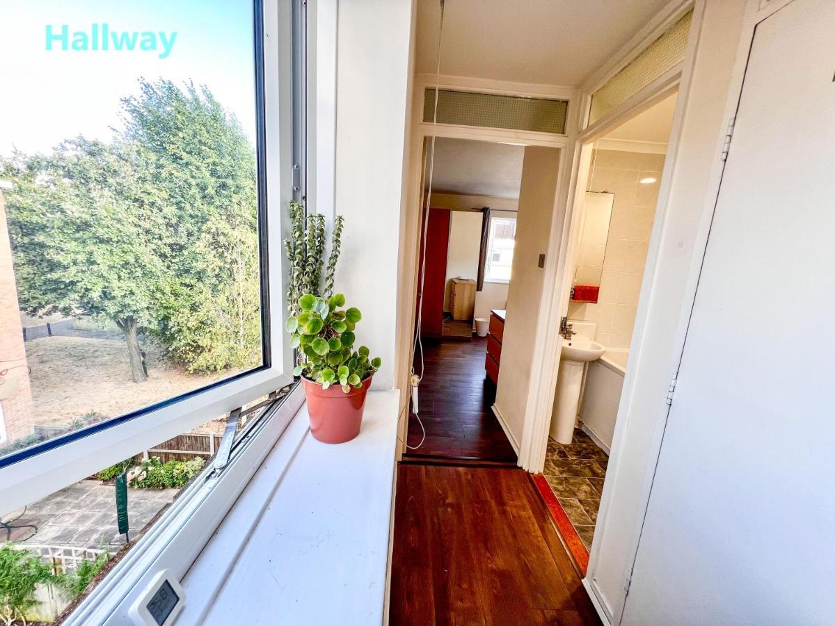 Palace - Excellent In Zone 1 London