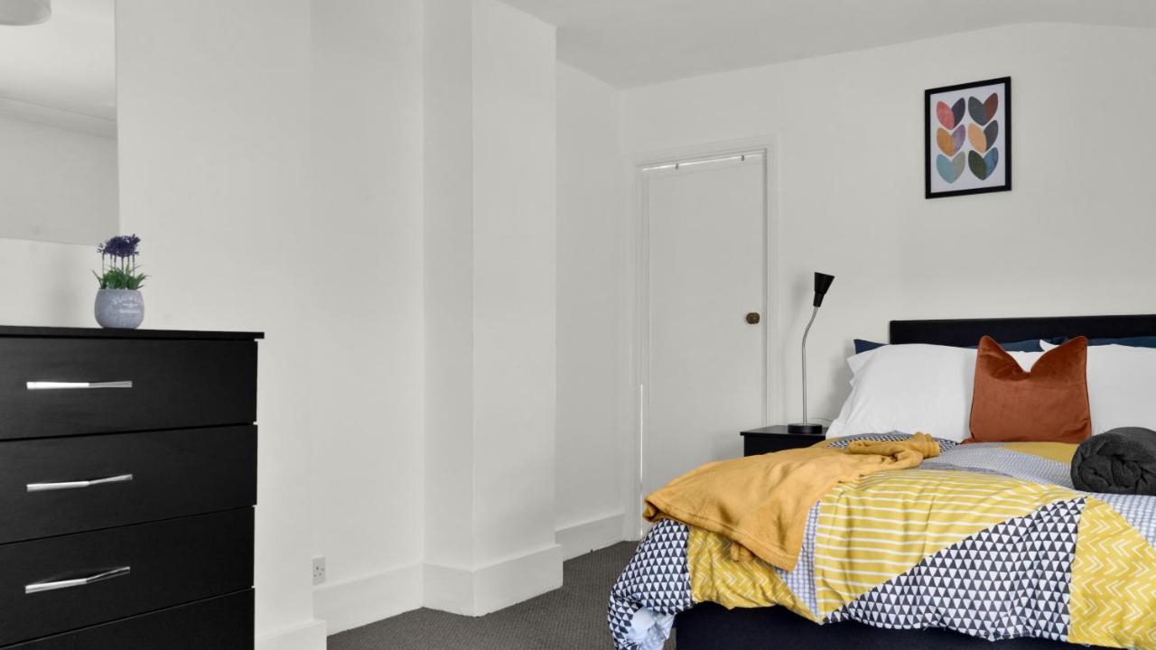 Livestay-4 Bed 2 Bath House With Private Garden *