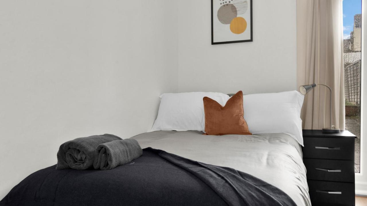 Livestay-4 Bed 2 Bath House With Private Garden Vakantiehuis *