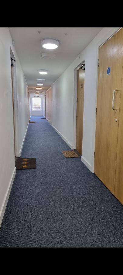 Spacious 5 Min Walk To Leytonstone Underground Station And 5 Stops To Zone 1 Apartment