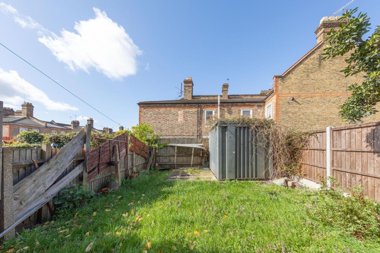 Beautifully Modern 2-bed W/garden Apartment London