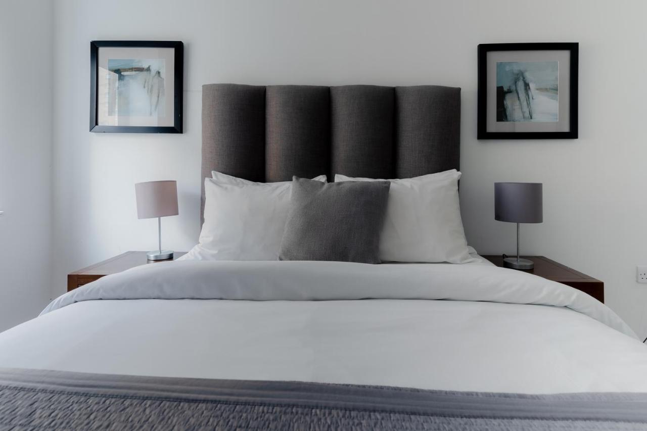 Aldgate Apartment *