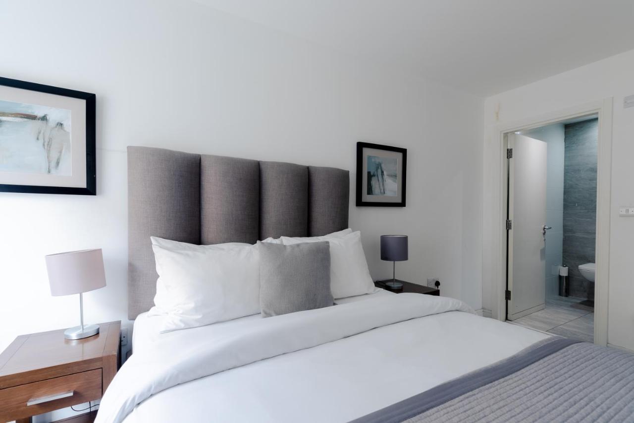 Aldgate Apartment *