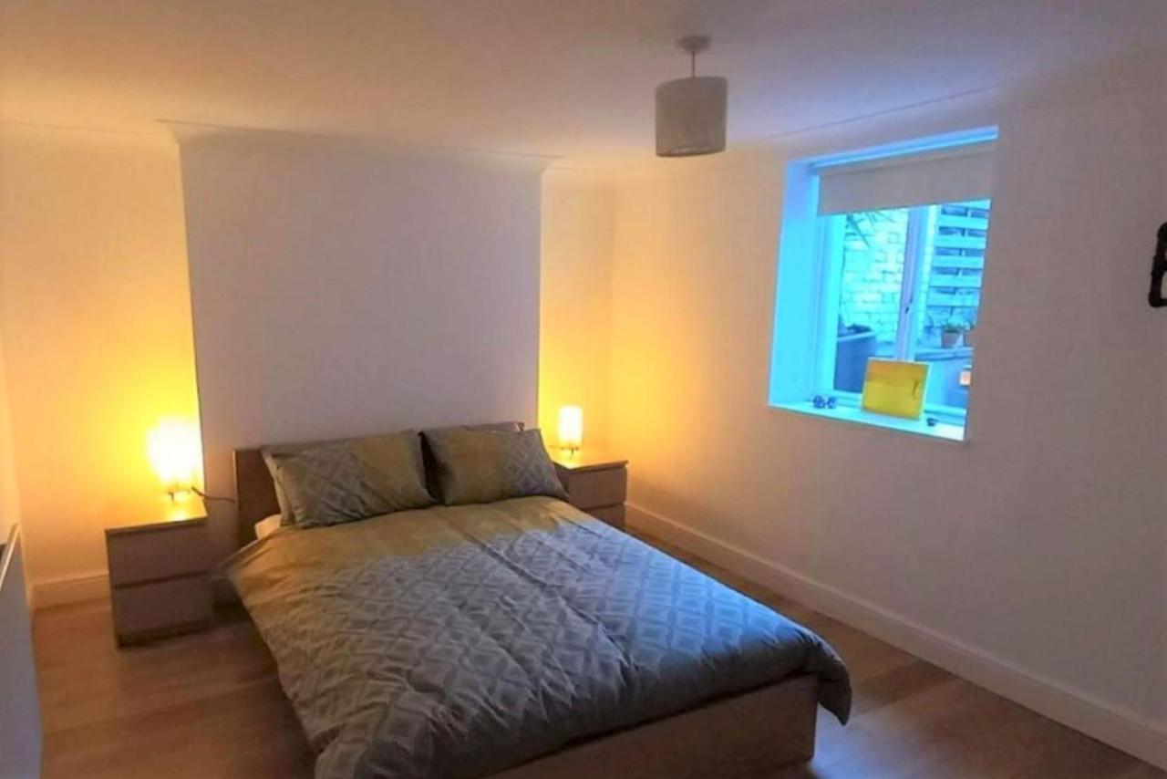 2 Bedroom Victorian Garden Flat * Londen