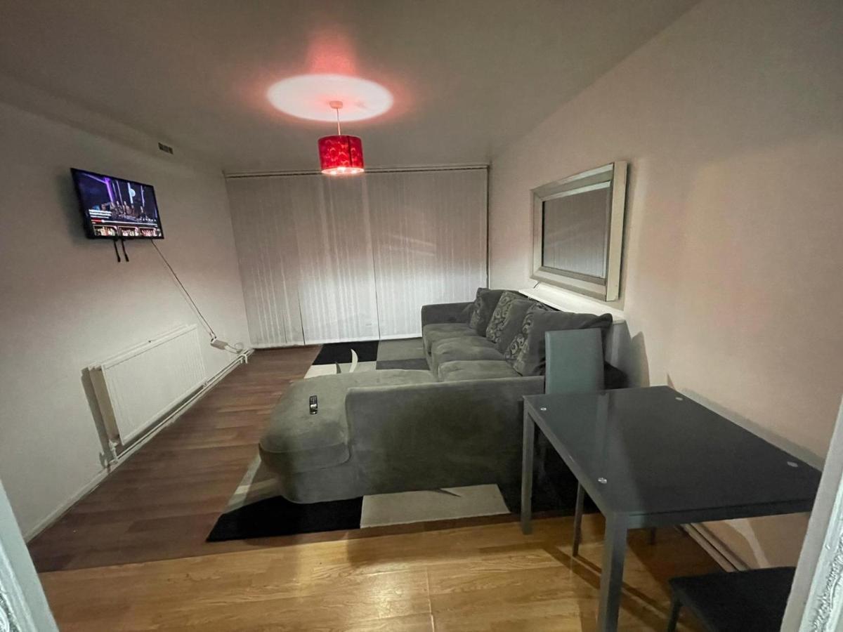 New! Xtra Large 4 Bedroom Up To 14 Guests Apartment London