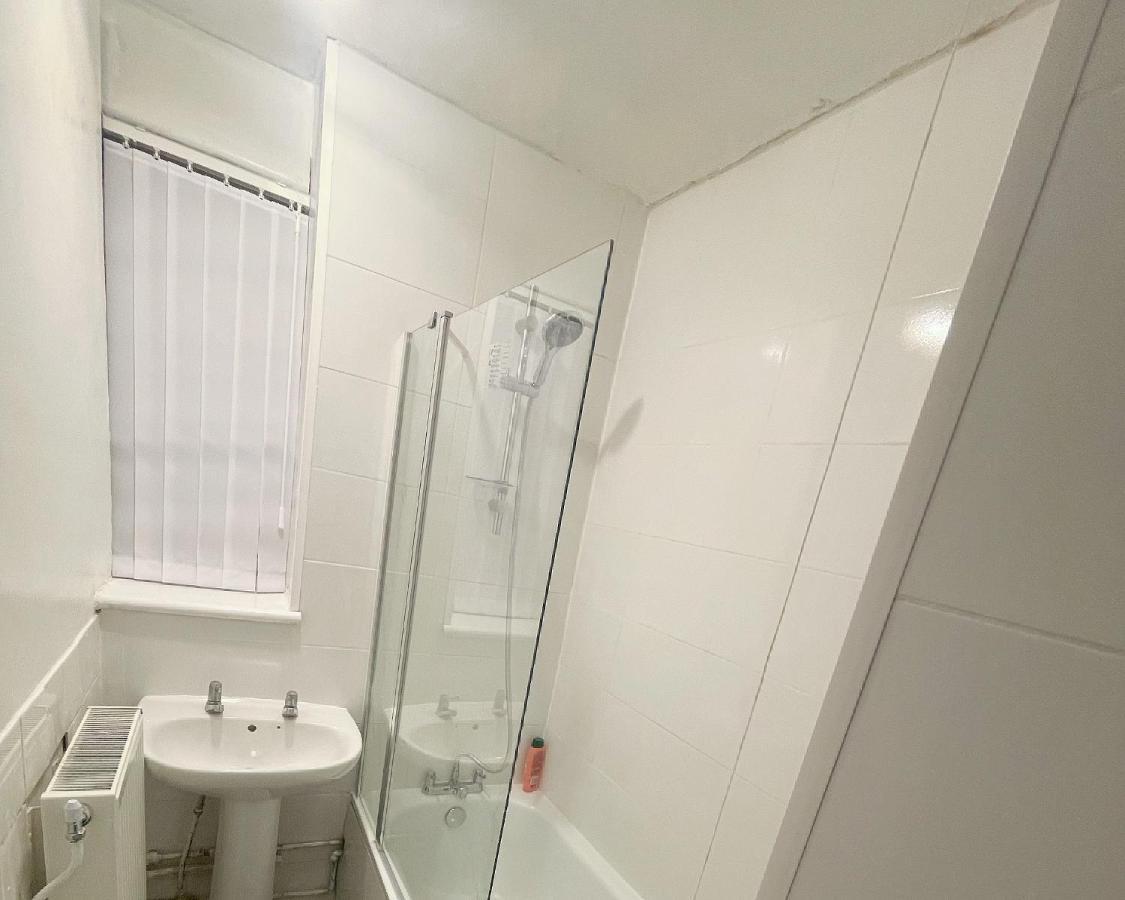 New! Xtra Large 4 Bedroom Up To 14 Guests London