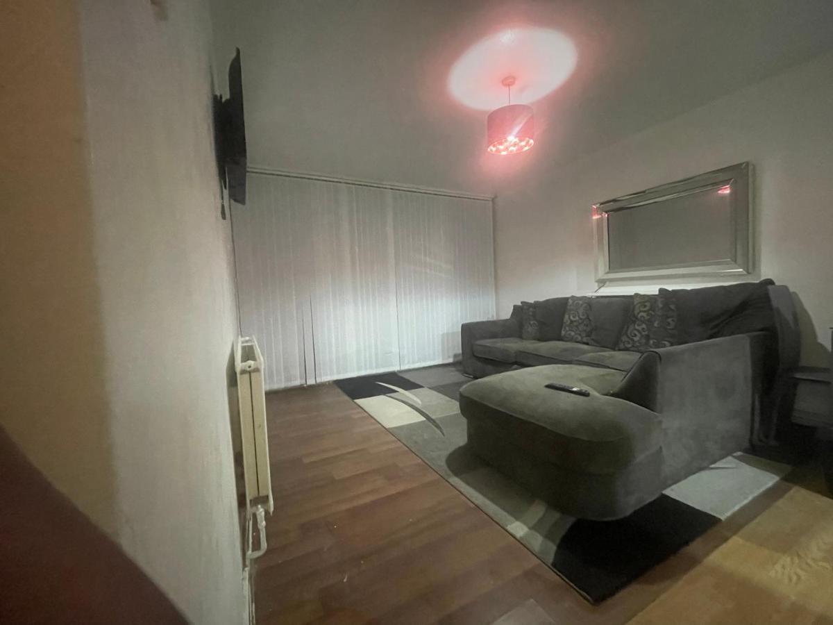 New! Xtra Large 4 Bedroom Up To 14 Guests Apartment *