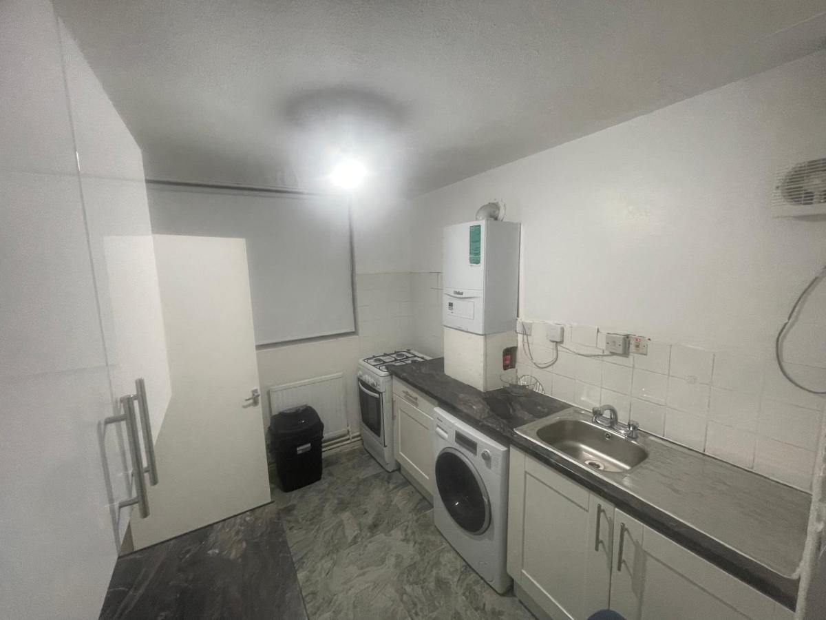 New! Xtra Large 4 Bedroom Up To 14 Guests Apartment