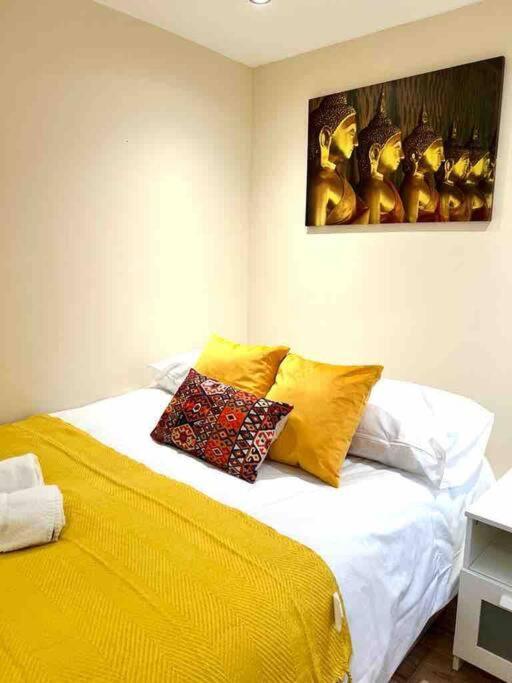 Cosy One Bedroom Flat In Apartment *