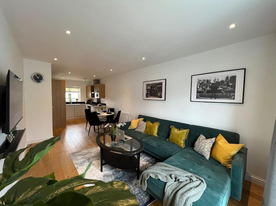 East Rd Apartment *