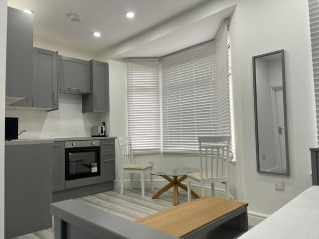 Apartment East Self Check In London