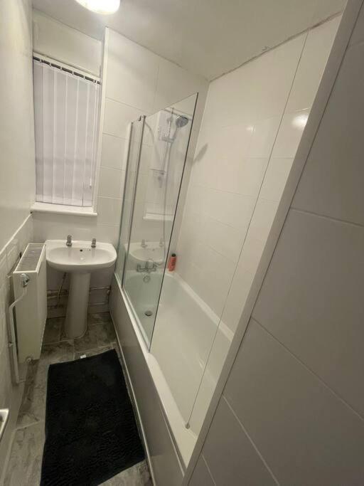 New! Xtra Large 4 Bedroom Up To 12 Guests Leilighet *
