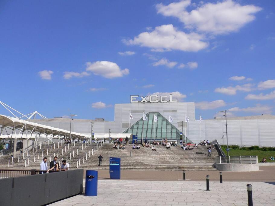 Luxury 3br Apt, Close To Excel, O2, Airport! * Londen