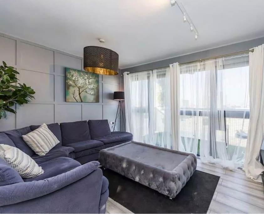 Apartment Luxury Canary Wharf Two Bedroom *rare *