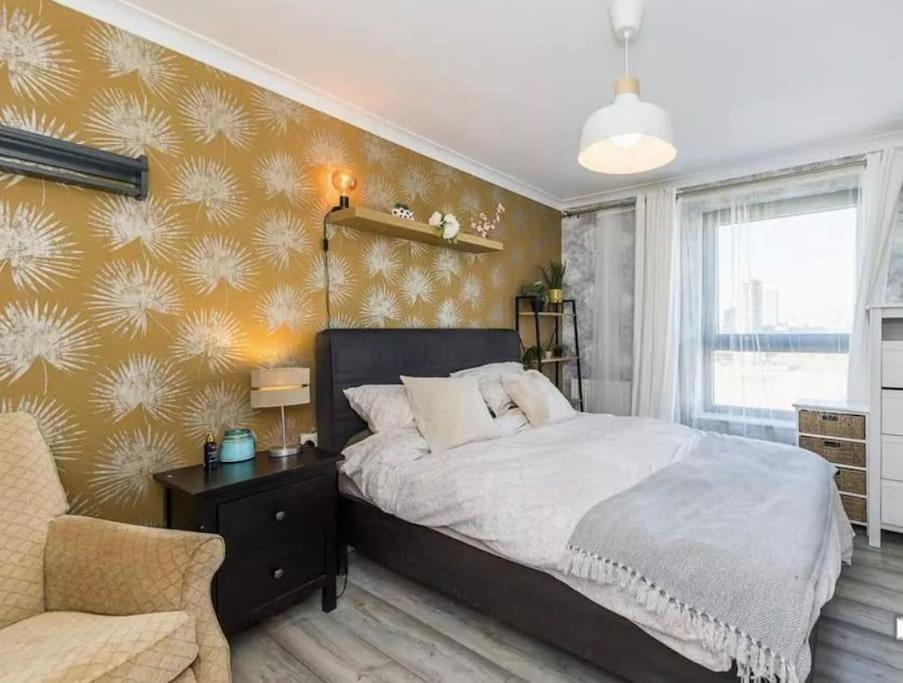 Luxury Canary Wharf Two Bedroom *rare * Apartment *
