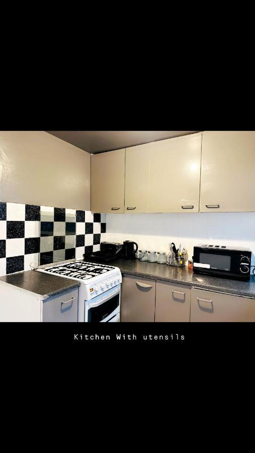 2 Bedroom Double Bed In East Apartment London