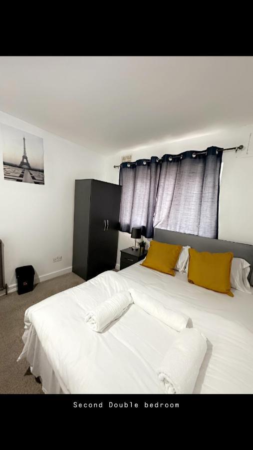 Apartment 2 Bedroom Double Bed In East *