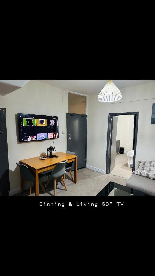 2 Bedroom Double Bed In East Apartment London