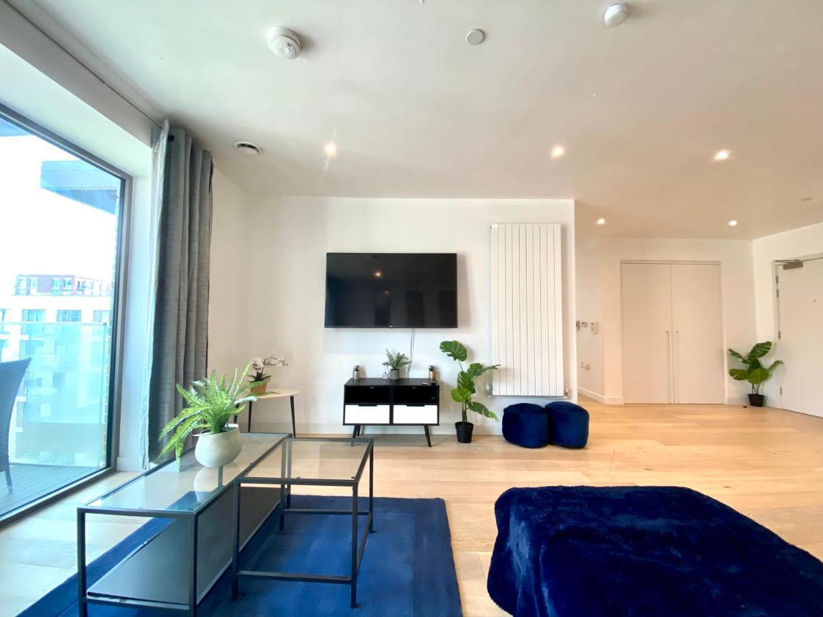 Md : Stunning 2 Bedroom 2 Bath - Royal Docks Apartment *