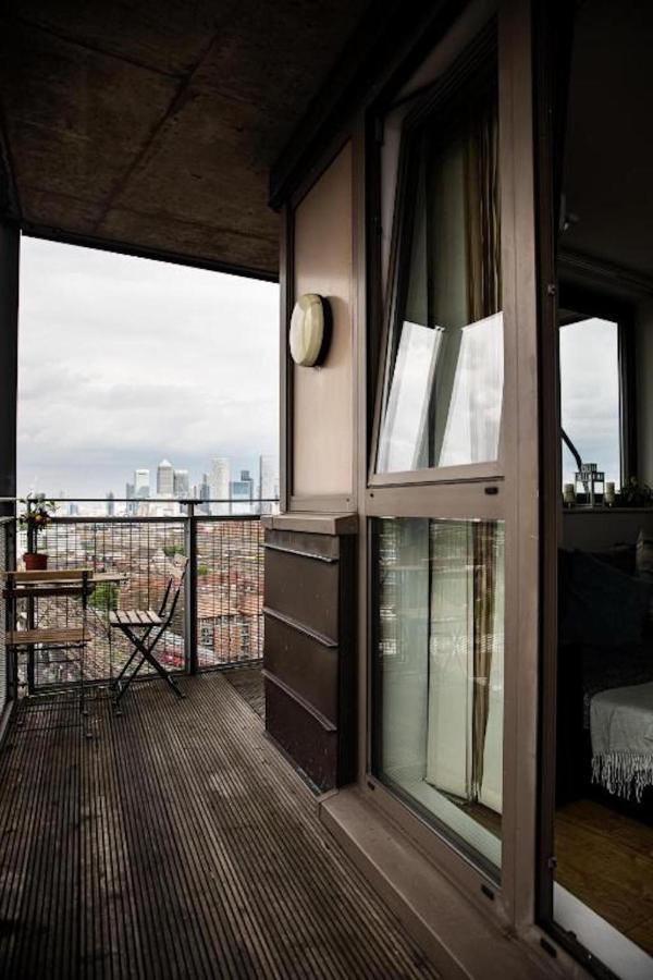Whitechapel Two Bedroom Luxury - Free Private Parking - Views Apartment *
