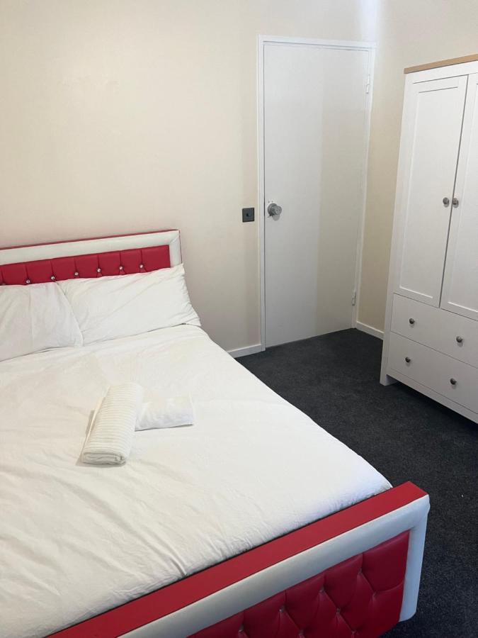 Stunning 3 Bedroom Property- Large Privat overnatting