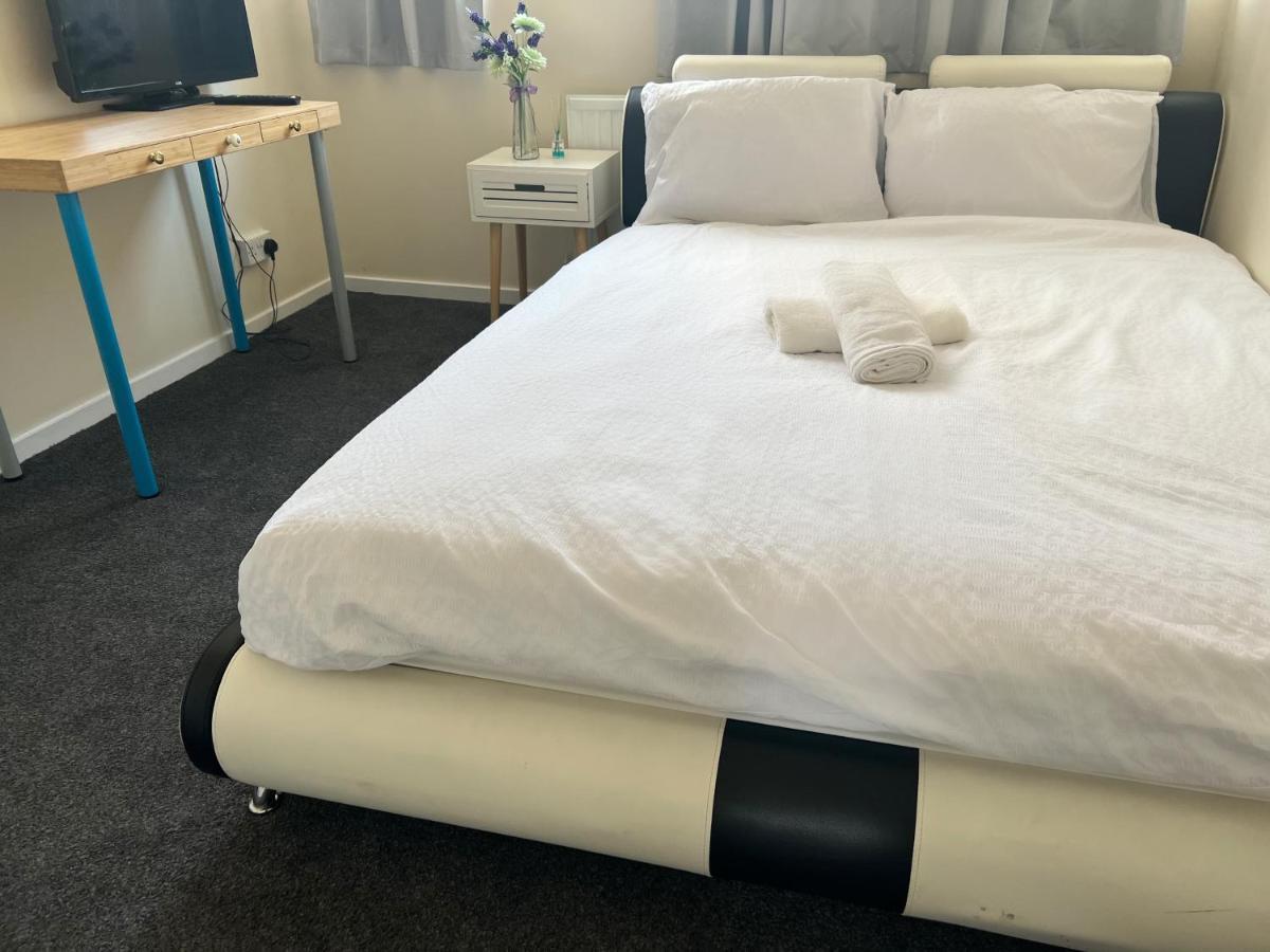 Stunning 3 Bedroom Property- Large Privat overnatting London