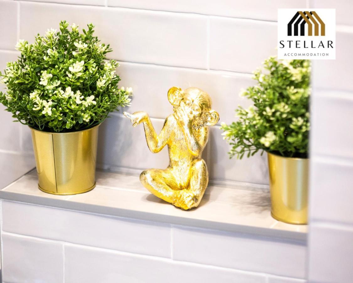 Luxury One Bedroom Newly Refurbished By Stellar Short Lets & Serviced Canary Wharf Manchester Leisure Leilighet