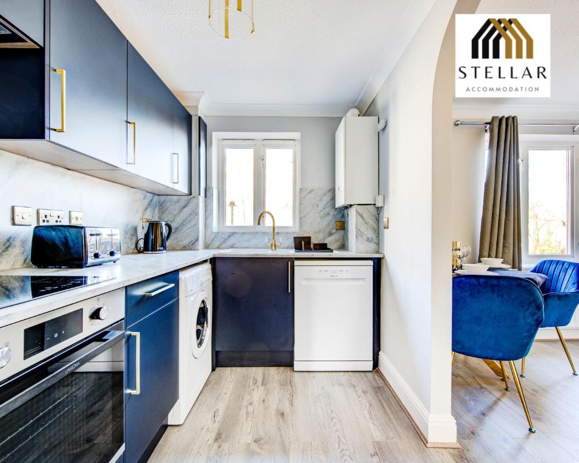 Luxury One Bedroom Newly Refurbished By Stellar Short Lets & Serviced Canary Wharf Manchester Leisure Leilighet London