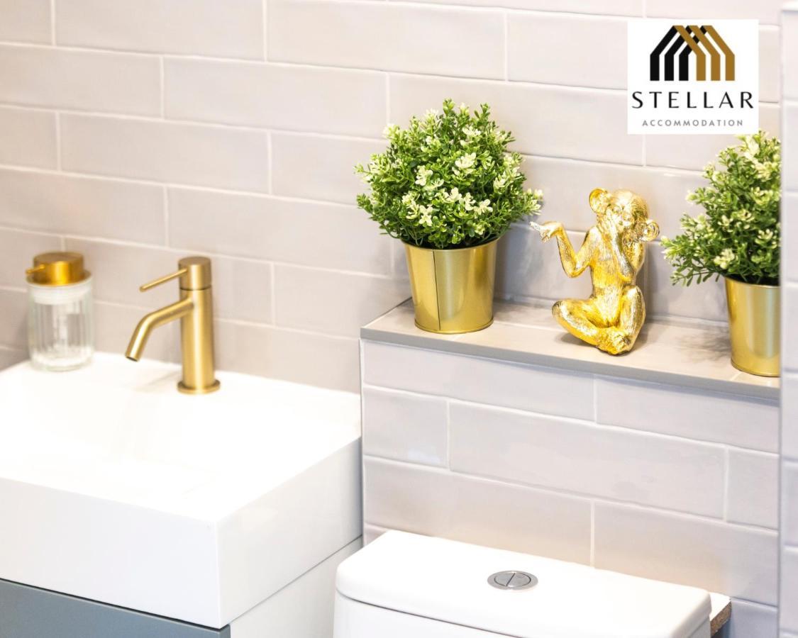 Leilighet Luxury One Bedroom Newly Refurbished By Stellar Short Lets & Serviced Canary Wharf Manchester Leisure
