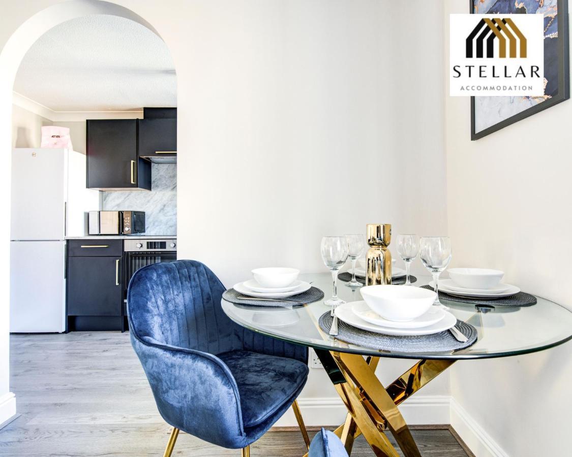 Luxury One Bedroom Newly Refurbished By Stellar Short Lets & Serviced Canary Wharf Manchester Leisure Leilighet London