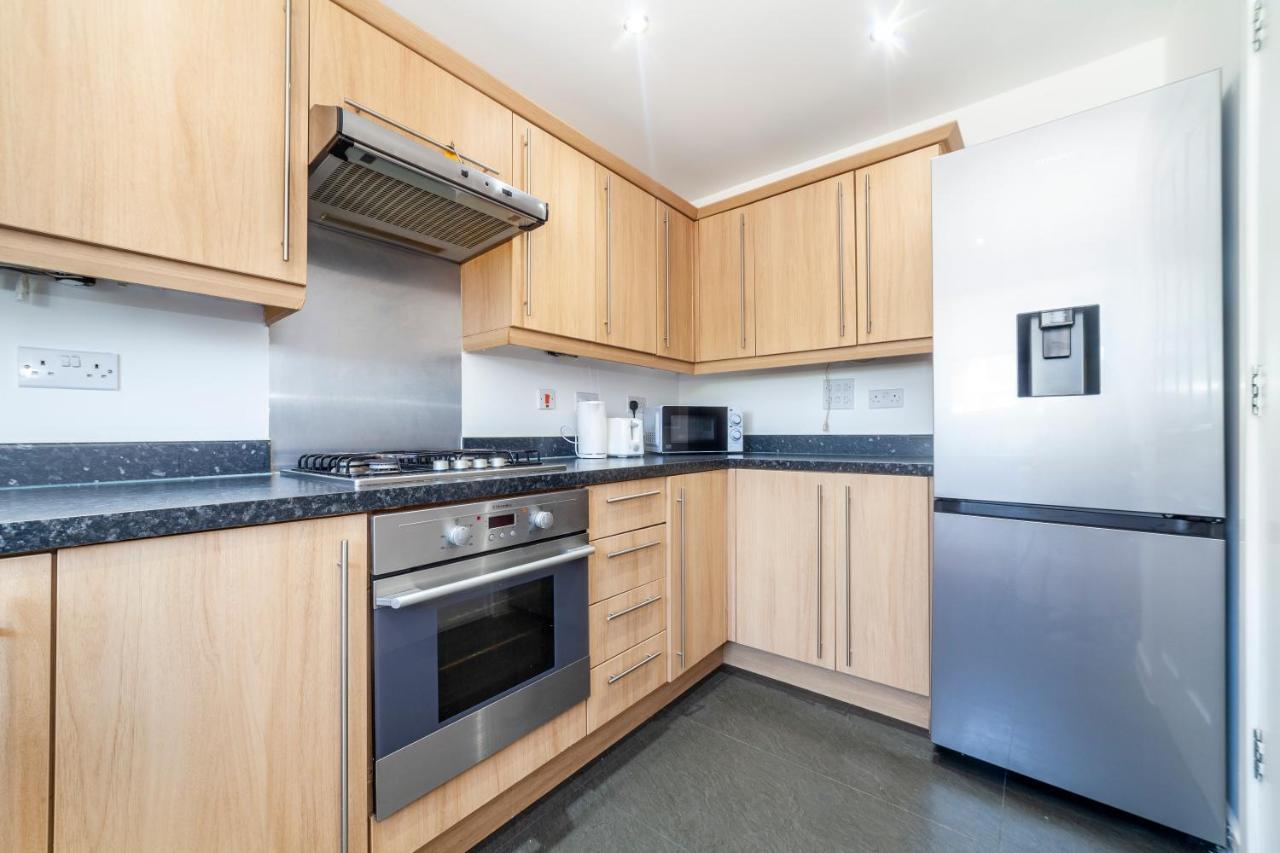 Bright 2 Bdr House Wgarden & Parking, Greenwich Apartment