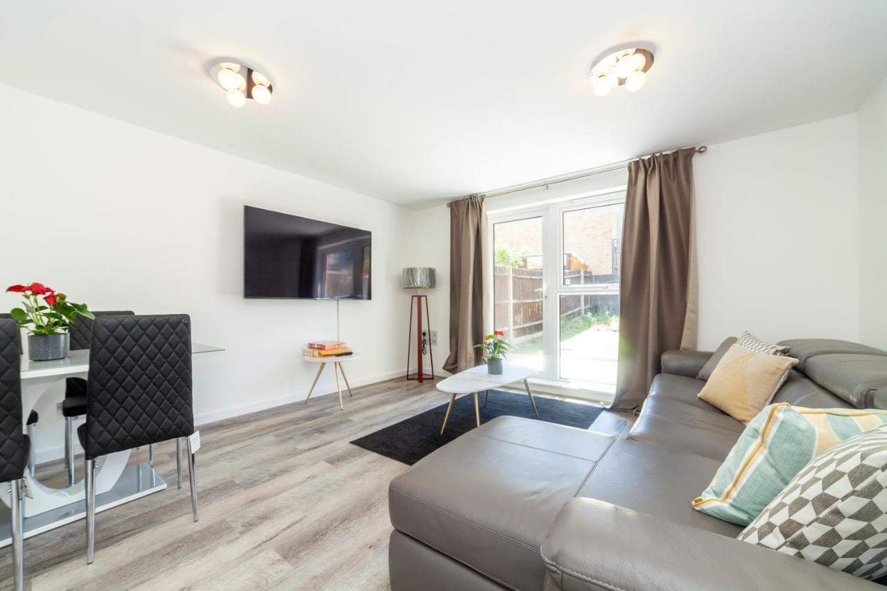 Bright 2 Bdr House Wgarden & Parking, Greenwich Apartment
