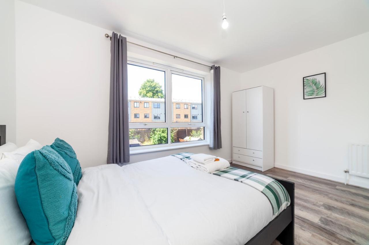 Bright 2 Bdr House Wgarden & Parking, Greenwich Apartment