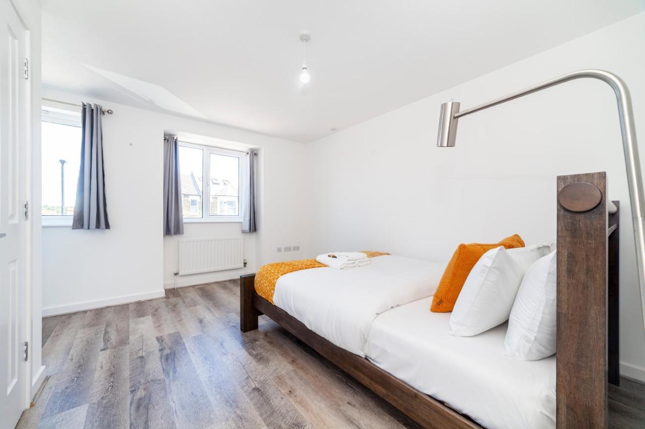 Bright 2 Bdr House Wgarden & Parking, Greenwich * London