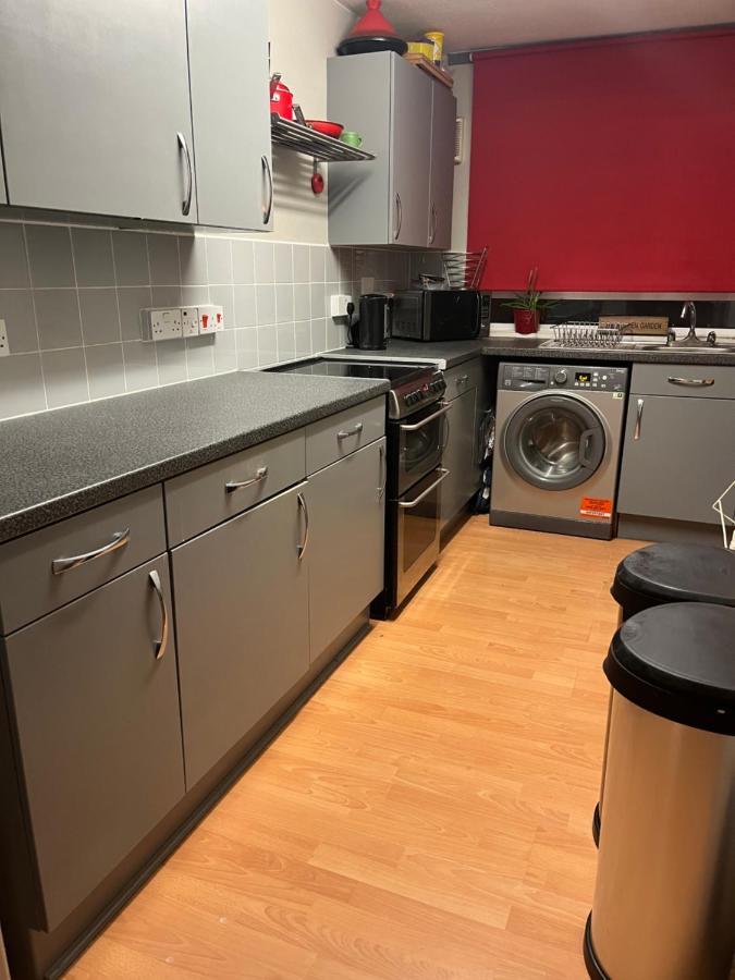 1 Bedroom Garden Flat Zone 2 Apartment