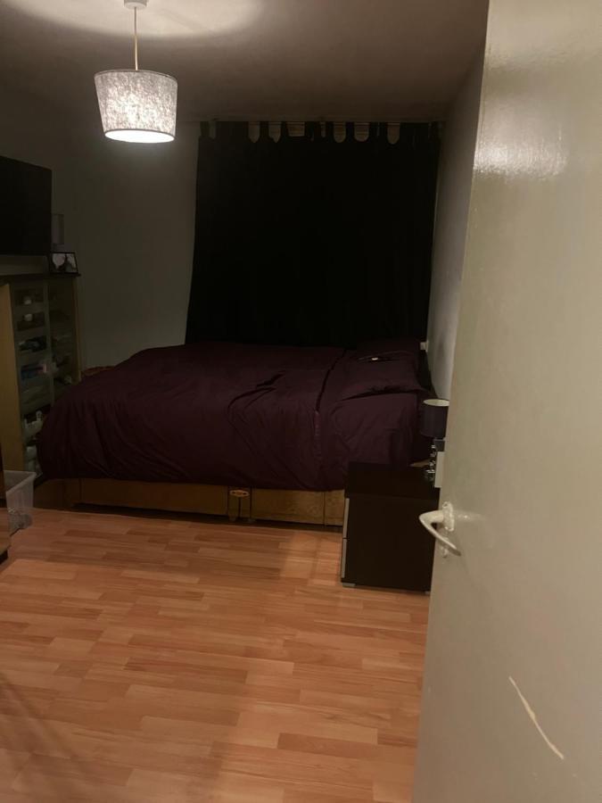 1 Bedroom Garden Flat Zone 2 Apartment *