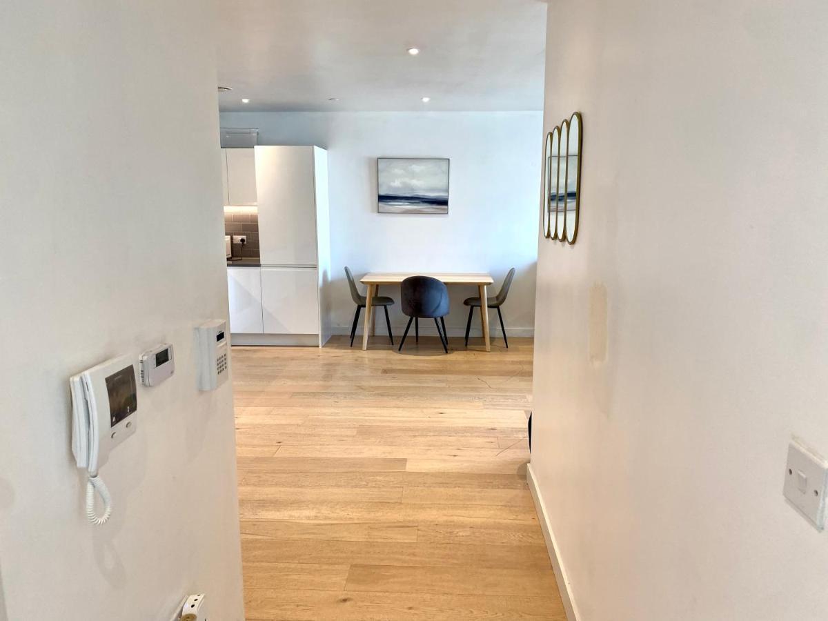 Md : Stunning 2 Bedroom 2 Bath - Royal Docks * London