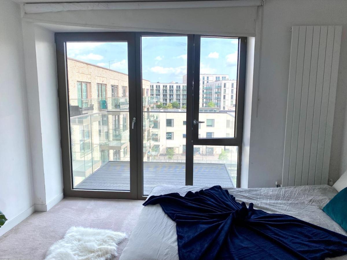 Md : Stunning 2 Bedroom 2 Bath - Royal Docks Apartment *