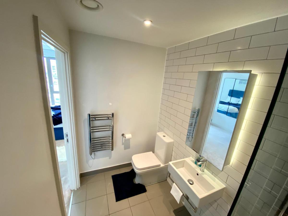Md : Stunning 2 Bedroom 2 Bath - Royal Docks Apartment *