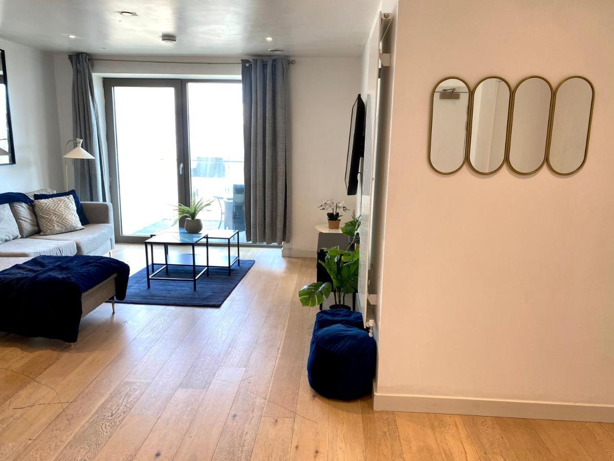 Md : Stunning 2 Bedroom 2 Bath - Royal Docks Apartment London