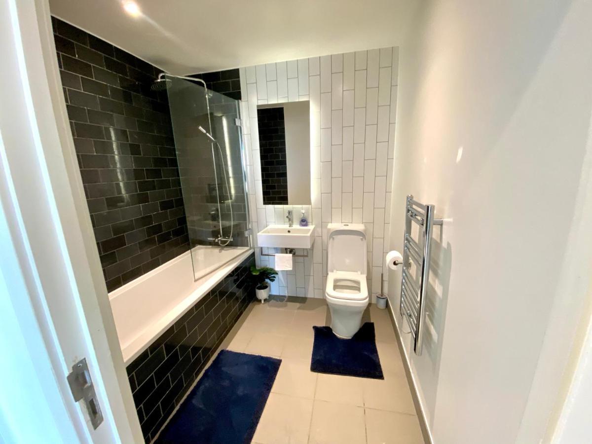 Md : Stunning 2 Bedroom 2 Bath - Royal Docks Apartment *