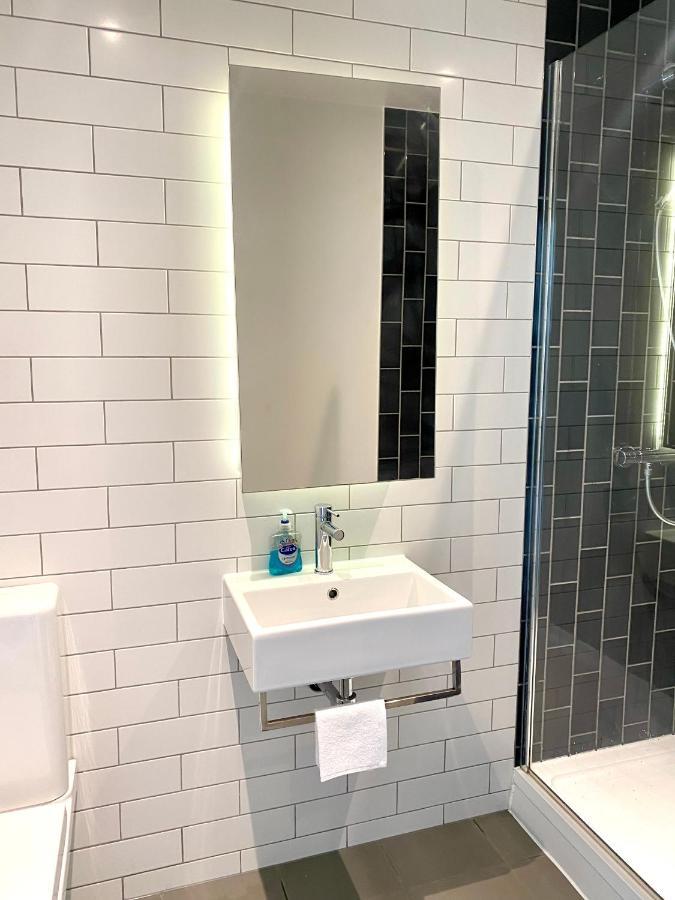 Md : Stunning 2 Bedroom 2 Bath - Royal Docks Apartment *