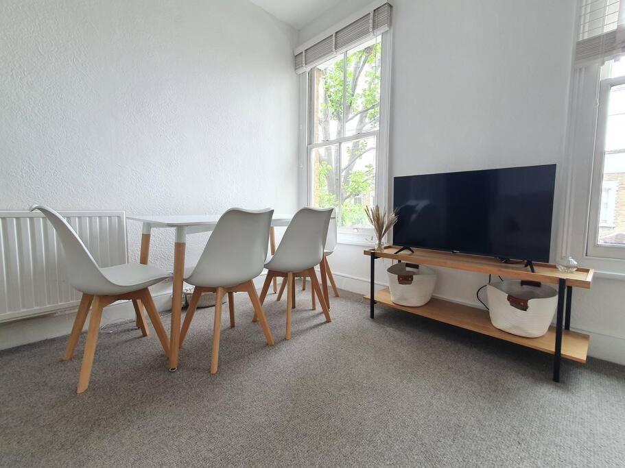 Beautiful Flat In Bow Londres
