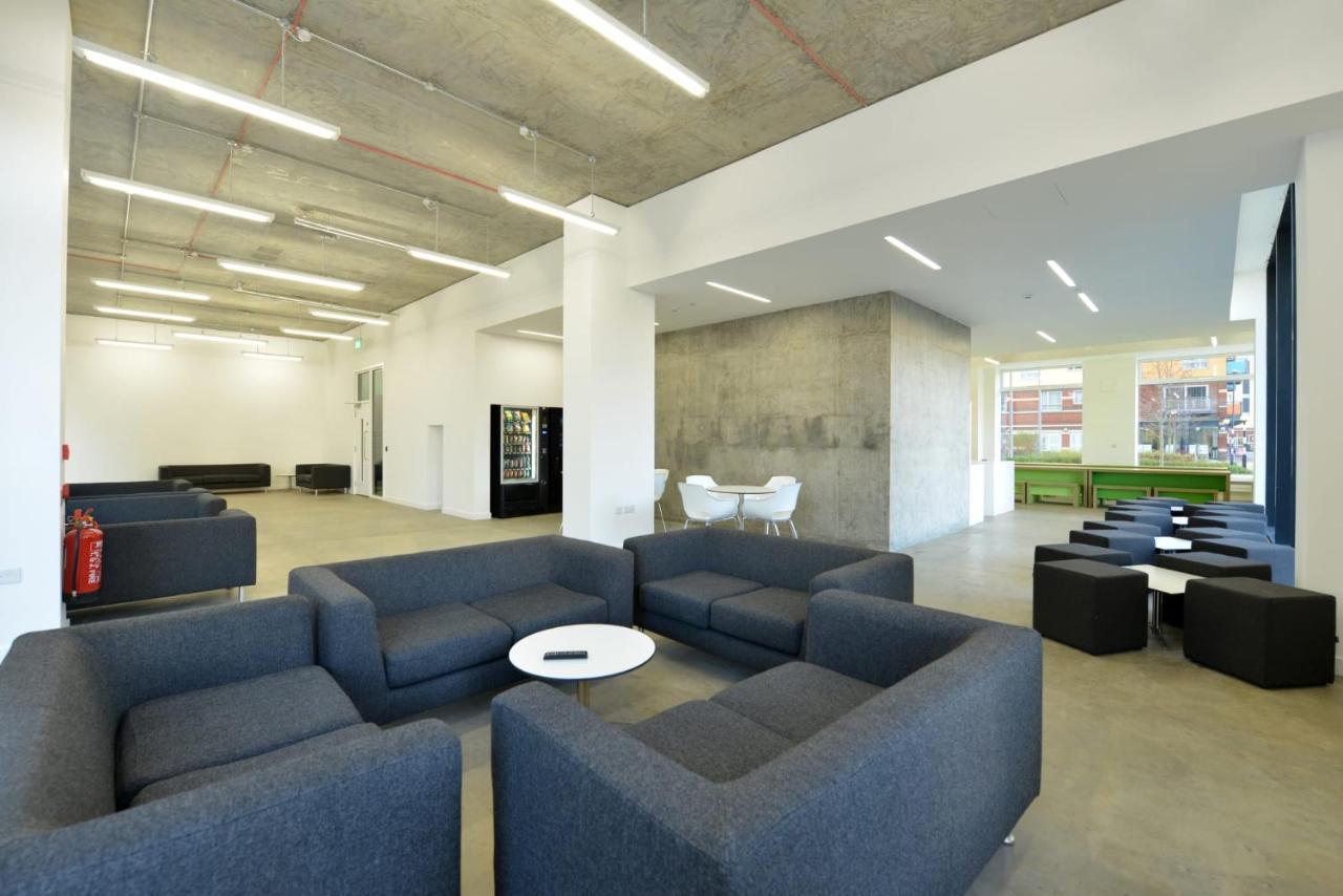 For Students Only Spacious At Flinders House Located In Apartment *