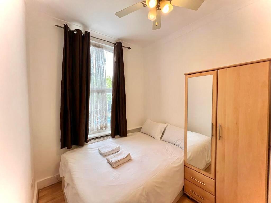 Stepney Green Holiday Apartment London