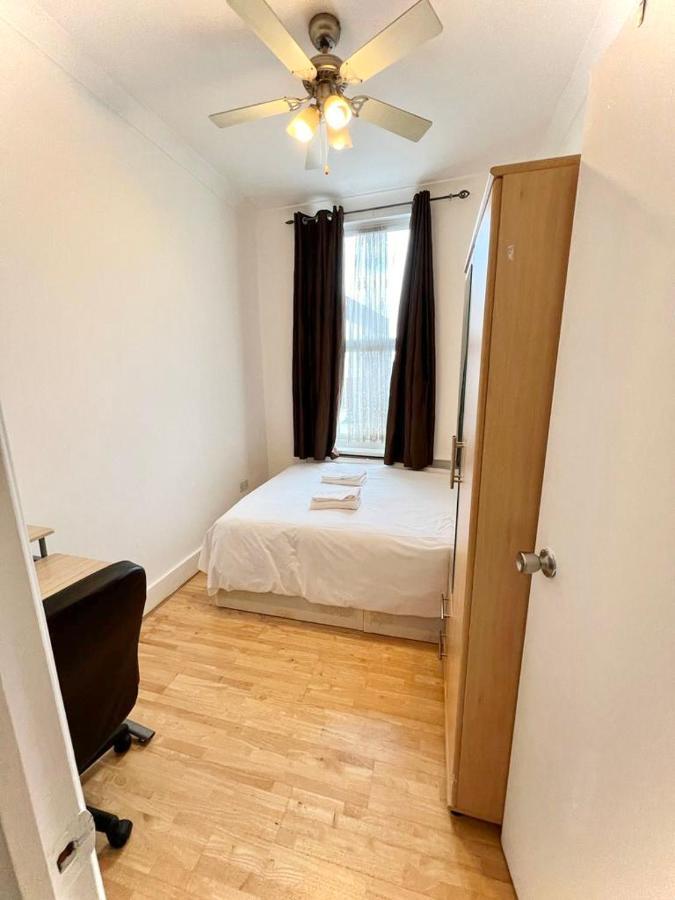 Stepney Green Holiday Apartment *