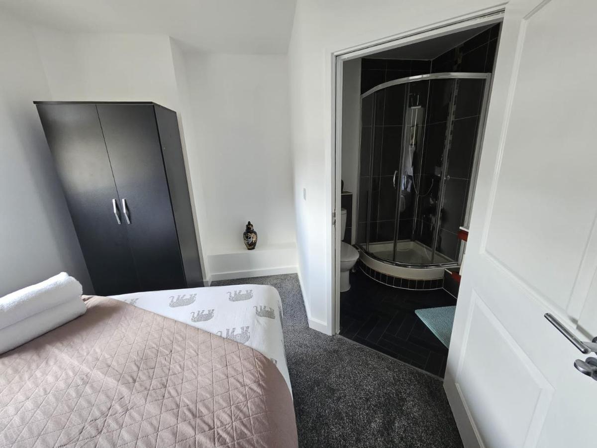 Apartment Panoramic City Views, Free Wifi, Canary Wharf Penthouse London
